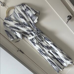 🆕 Cupshe White and Blue Flutter Sleeve Sundress